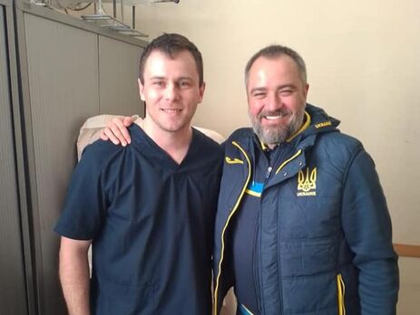 Дмитрий Кубряк (слева): В конце марта в Днепровском военном госпитале я познакомился с президентом Украинской ассоциации футбола Андреем Павелко