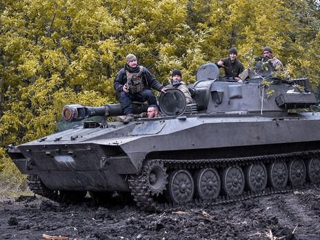 Українські військові стримують наступ росіян на сході