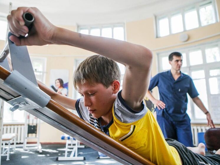 Фонд Ріната Ахметова запрошує на реабілітацію дітей, які дістали фізичну травму внаслідок війни