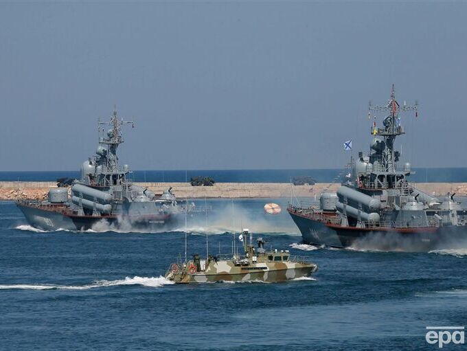 Россия держит на боевом дежурстве в Черном море семь кораблей, включая один ракетоноситель – ВМС Украины