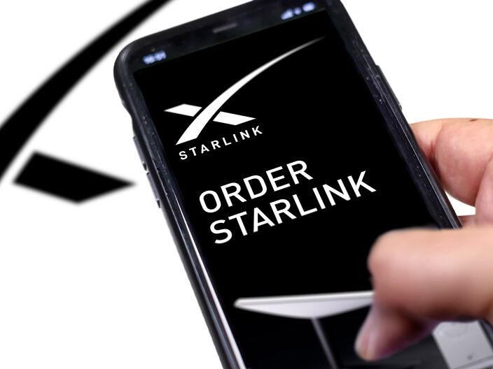 Компания Маска SpaceX хочет через суд отобрать название у украинской компании "Старлинк"