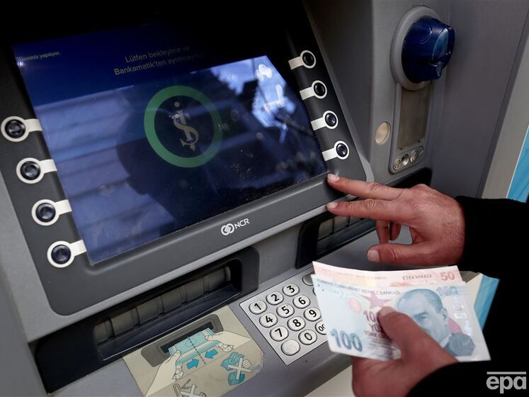 Большинство стран, принимавших банковские карты РФ "Мир", отказались от них из-за угрозы санкций – Bloomberg