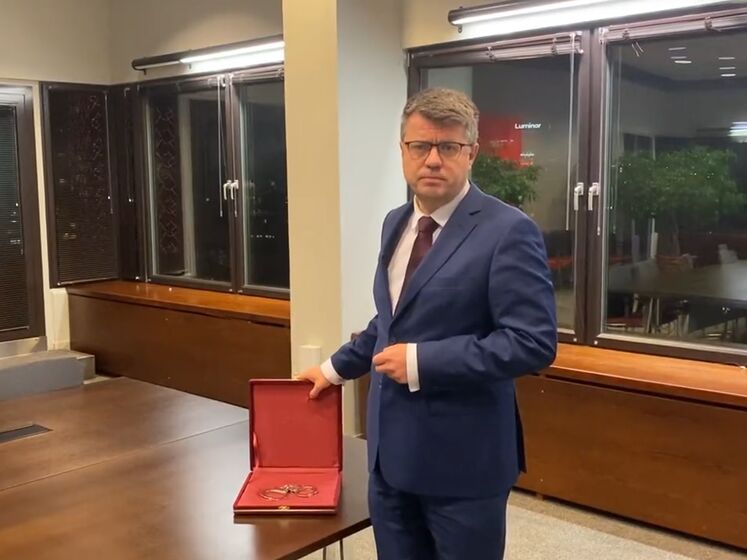 Глава МИД Эстонии подготовил для Пригожина наручники. Так он ответил на отправку "окровавленной" кувалды в Европарламент