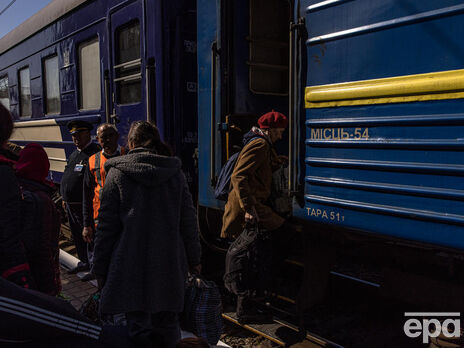 Перші 100 херсонців уже евакуювалися з міста і їдуть до Хмельницького – Мінреінтеграції