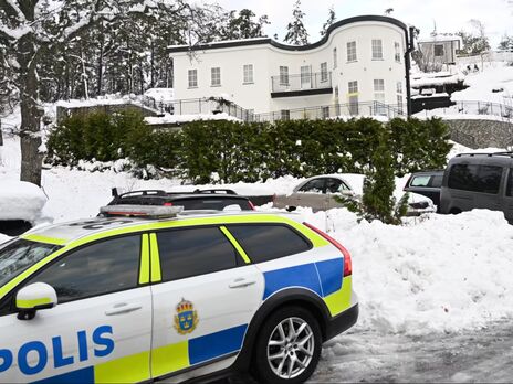 Поліція Швеції провела обшук на віллі російських емігрантів і затримала їх