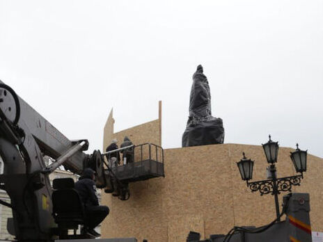 Одесский горсовет проголосовал за демонтаж памятников Екатерине II и Суворову