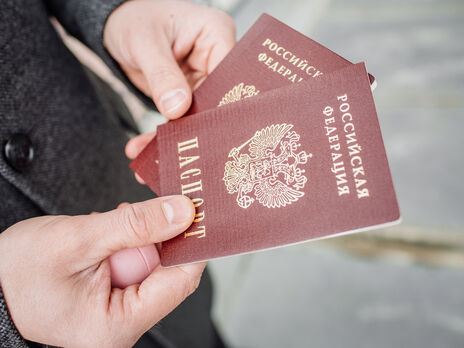 Окупанти примушують пенсіонерів отримувати паспорти РФ