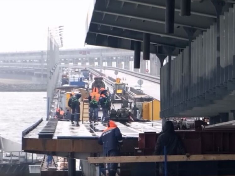 Автомобільний рух Кримським мостом відкрили, на ремонт залізничної гілки потрібні місяці, заявили в РФ