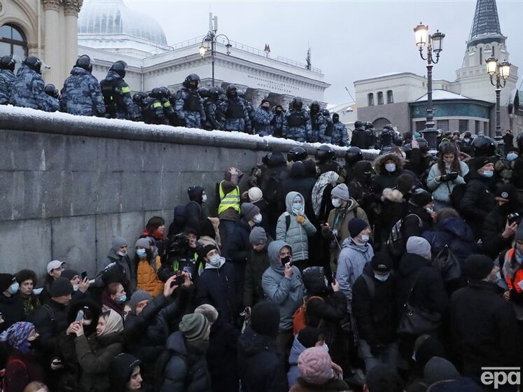 У РФ заборонили проводити мітинги у вишах, церквах і біля органів влади