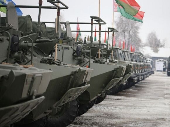 У Білорусі оголосили про переміщення військ і військової техніки