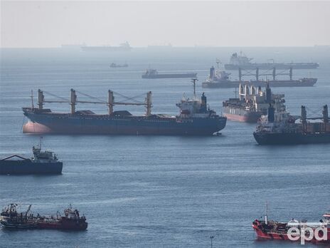 Из-за вступивших в силу санкций в районе Босфора образовалась пробка из танкеров с российской нефтью