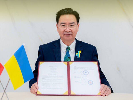 Міністр закордонних справ Тайваню Джозеф Ву підписав меморандум про взаєморозуміння, щоб допомогти Києву у придбанні генераторів