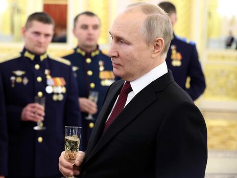 Путін 8 грудня вручив медалі "Золота зірка" героям Росії, повідомили у Кремлі