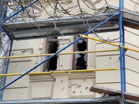 Российские захватчики в очередной раз обстреляли гражданскую инфраструктуру Херсона