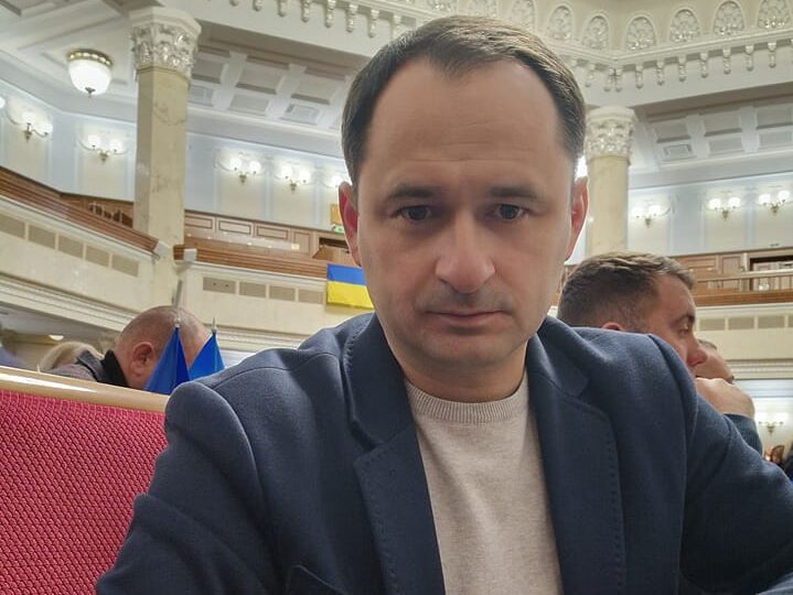 Рада назначила своим представителем в Конституционном Суде Украины нардепа от "Слуги народа" Дырдина
