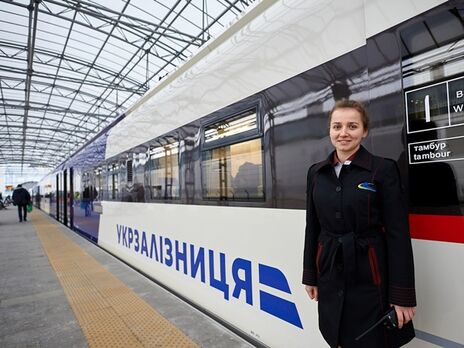 11 потягів в Україні ввечері 16 грудня прямують за графіком