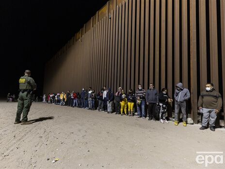 Кількість мігрантів, які перетинають кордон, зросла на 40%, пише Reuters