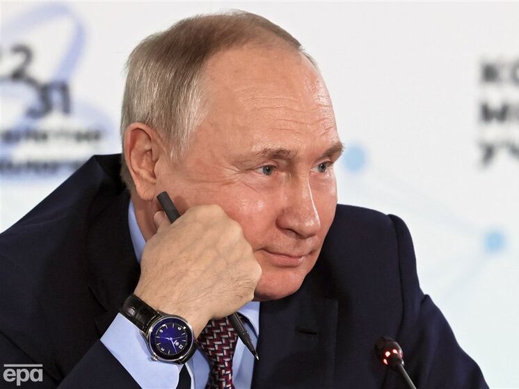 Бывший спичрайтер Путина Галлямов: С точки зрения политики дочери Путина "сидят на кухне". В утешение он им дал грабить МГУ, еще что-то