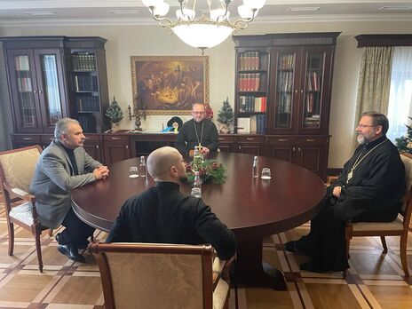 Єленський (ліворуч) обговорив із главами українських церков "низку проблем державно-церковного партнерства"