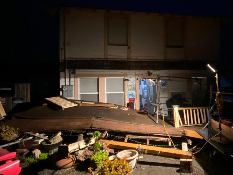 В Калифорнии произошло мощное землетрясение. Два человека погибли, десятки тысяч остались без света