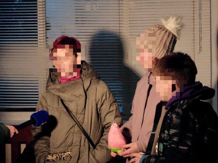 Україна повернула трьох дітей, яких окупанти вивезли до Росії