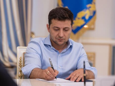 Зеленський підписав закон за два тижні після підписання його спікером Ради