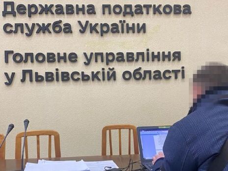 Трем чиновникам регионального управления Государственной налоговой службы сообщили о подозрении