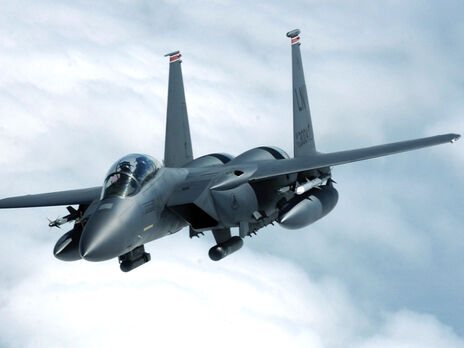 Американський винищувач F-15, який вилетів з бази у Великобританії, супроводжував літак із Зеленським частину його шляху до Вашингтона, зазначили ЗМІ