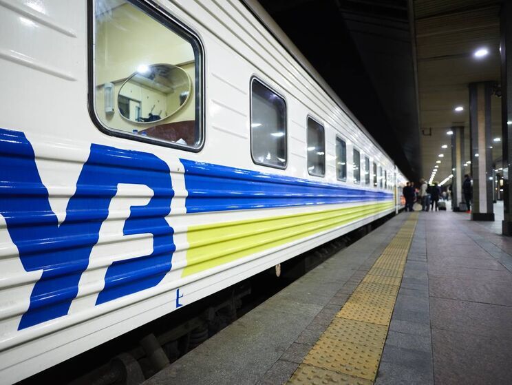 "Укрзалізниця" повідомила про зміну розкладу через проблеми з електрикою і скупчення поїздів на кордоні