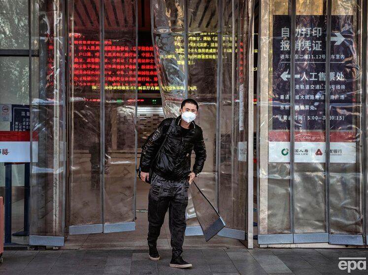 За оцінками влади, у Китаї рекордна захворюваність на COVID-19. Протягом одного дня могло захворіти 37 млн людей – Bloomberg