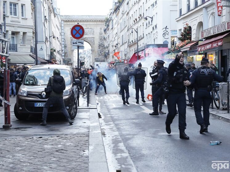 У Парижі під час заворушень після вбивства трьох курдів поранення дістали 31 поліцейський і один демонстрант