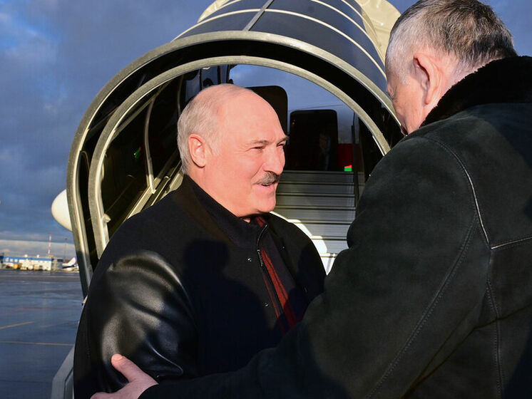 Лукашенко прилетів у РФ і заявив, що він "пітерський"