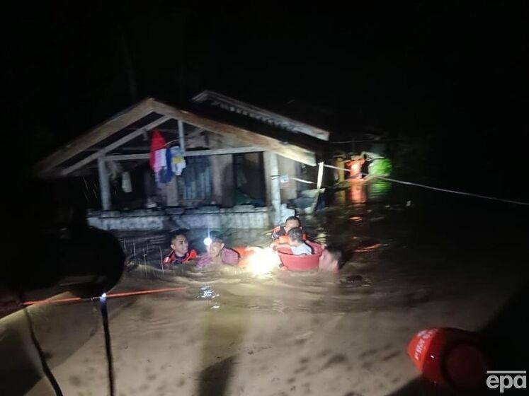 На Филиппинах из-за наводнения погибло 13 человек