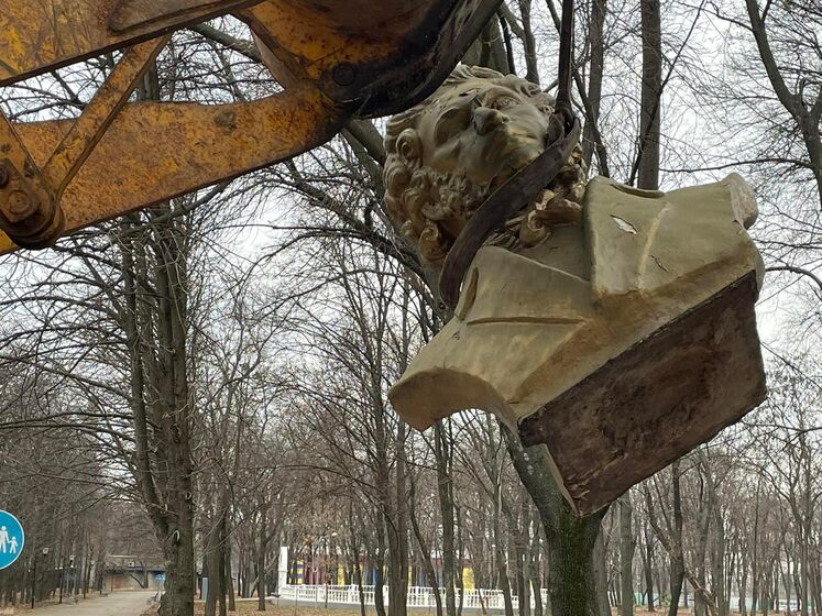 В Краматорске снесли памятник Пушкину