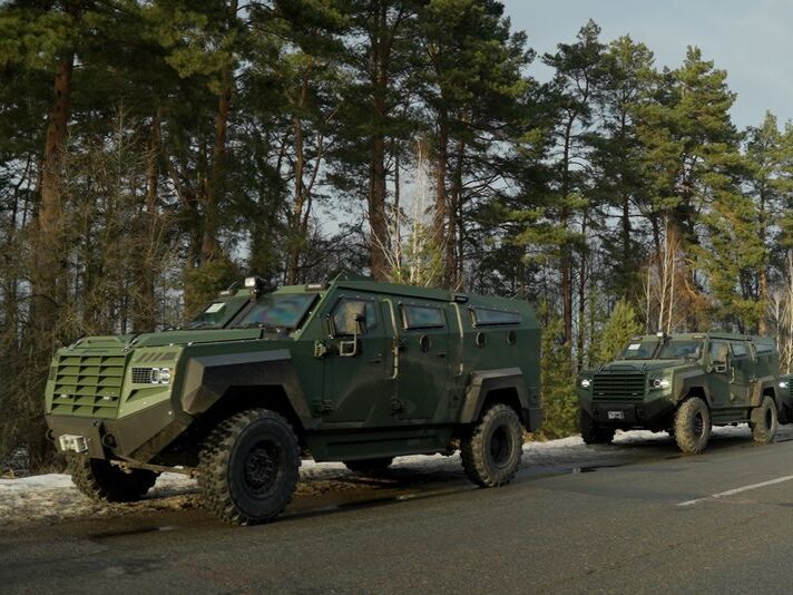 Прикордонники на північному кордоні України отримали канадські бронемашини Roshel