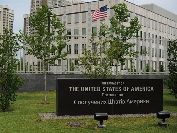 Американские дипломаты в Киеве, прячась в подвале от дронов-камикадзе, признали своей любимой цитатой 2022 года фразу про "русский военный корабль"