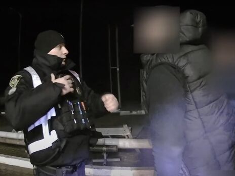 Депутат сорвал нагрудную бодикамеру и повредил ее, в то же время угрожая полицейским физической расправой, отметили в ГУ Нацполиции Киевской области