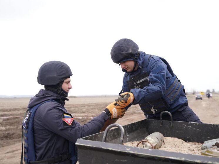 У Київській області тривають тренування саперів, жителів попереджають про вибухи