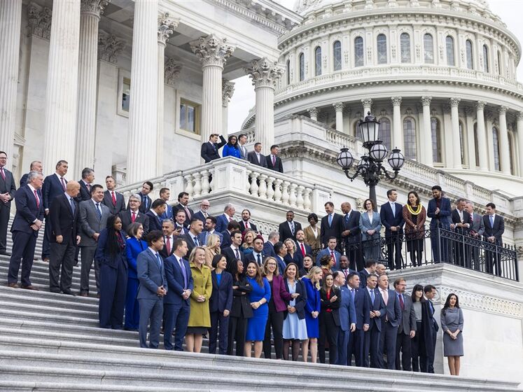 3 січня розпочне роботу нове скликання Конгресу США. У ньому рекордна кількість жінок, латиноамериканців і ЛГБТ