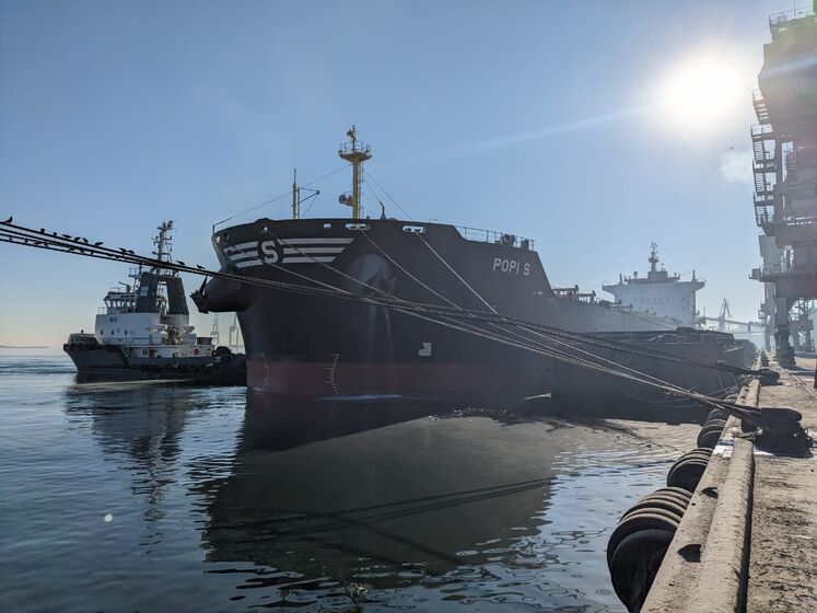 Упродовж вихідних з України вирушило дев'ять суден із зерном на експорт