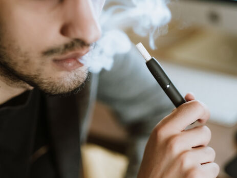 IQOS це система нагрівання тютюну, яку розробила і презентувала компанія Philip Morris International
