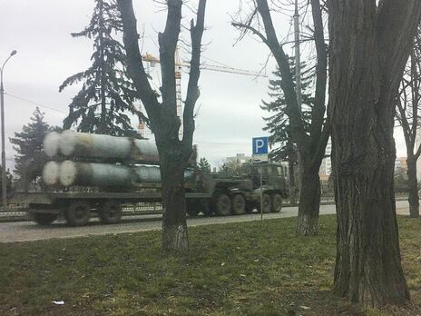 Окупанти третій день поспіль завозять у Маріуполь засоби ППО – Андрющенко