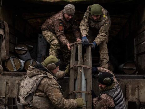 Подоляк зазначив, що українські військові вже ефективно знищують інфраструктуру ворога, насамперед у тилу
