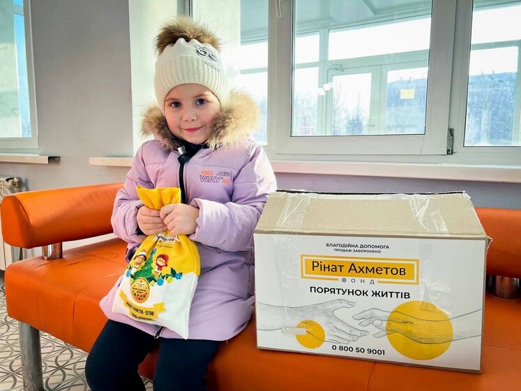 Фонд Ріната Ахметова надіслав у Донецьку область продуктові набори й солодкі подарунки для дітей