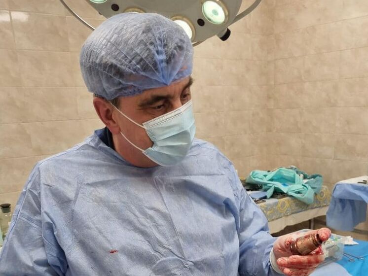 Український хірург витягнув із тіла військовослужбовця гранату, яка могла детонувати у будь-який момент &ndash; командування