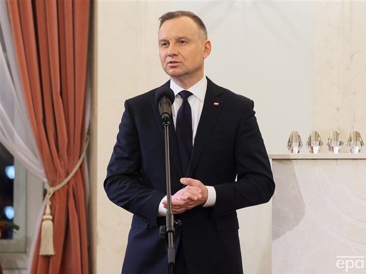 У Польщі звільнили співробітника канцелярії президента через розмову Дуди з російськими пранкерами – ЗМІ