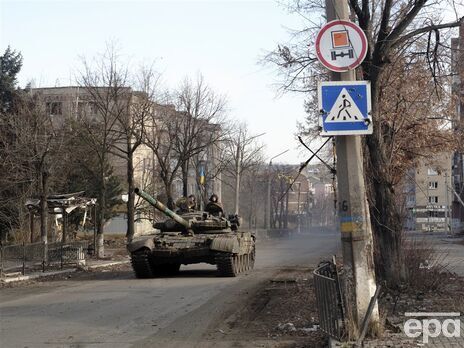 На Донбасі тривають важкі бої
