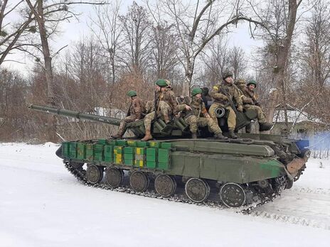 Українські військові й далі відбивають атаки окупантів і завдають ударів у відповідь