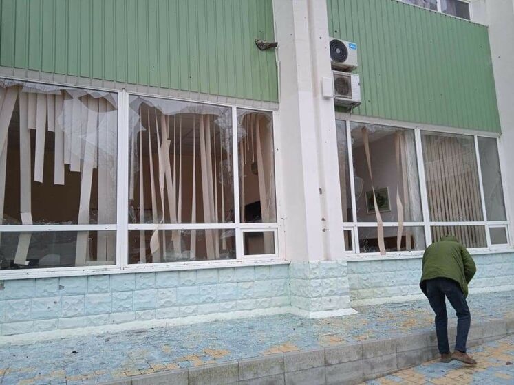 У Херсоні вибухи від обстрілів росіянами пошкодили будівлю університету