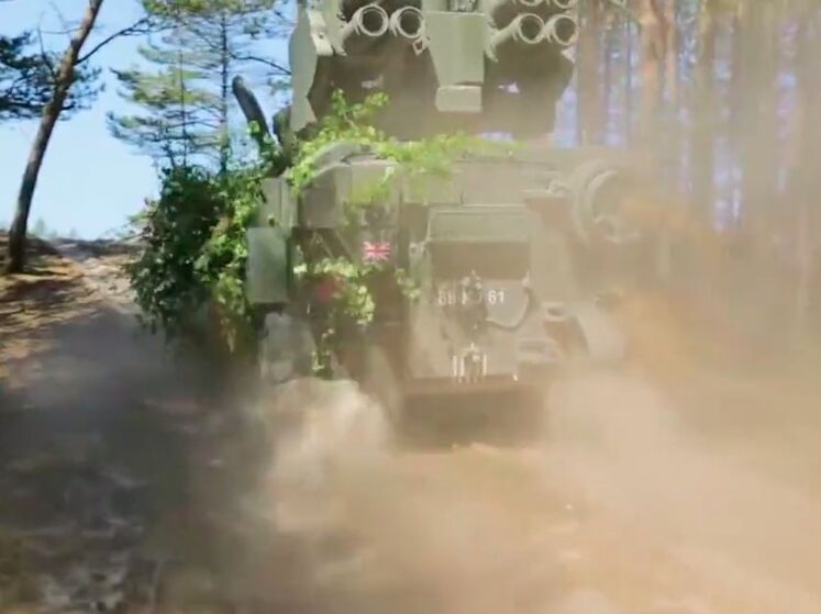 Міноборони Великобританії показало броньовики Stormer, які передають Україні. Відео